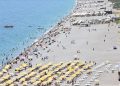 Antalya plajları bayramda doldu taştı