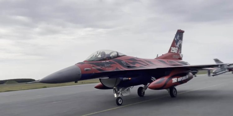 Türk F-16’sı boya tasarımıyla NATO’da ödül aldı