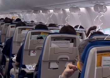 Korean Air uçuşunda 13 yolcu hastaneye kaldırıldı