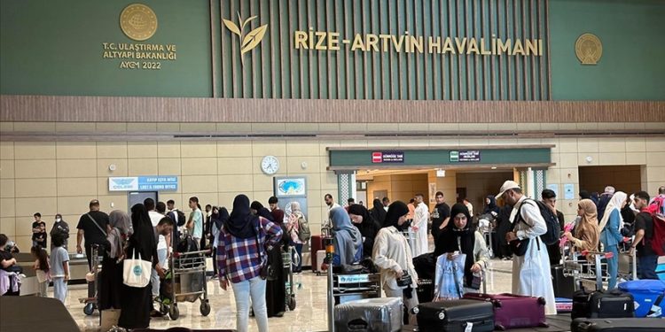 Bahreyn’den Rize-Artvin Havalimanı’na charter seferler başladı