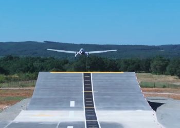 Bayraktar TB3 SİHA rampadan ilk kalkışını yaptı