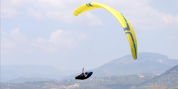 Yamaç Paraşütü Milli Takımı’nın genç sporcusu, uluslararası başarı için çalışıyor