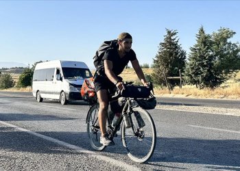 Almanya’dan baba ocağı Adıyaman’a bisiklet yolculuğu
