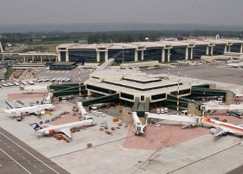 Eski başbakanın isminin havalimanına verilmesi tartışma yarattı