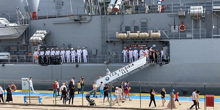 TCG Yıldırım Fırkateyni Bartın’da ziyarete açıldı