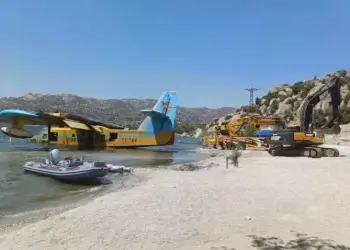 Göle düşen THK uçağı 14 metreden çıkarıldı