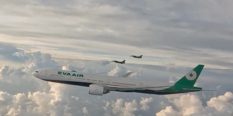 F-16’lar Olimpiyat şampiyonlarına eşlik etti!