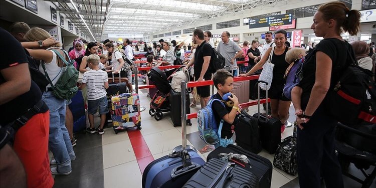 Antalya Havalimanı’nda uçak ve yolcu rekoru kırıldı