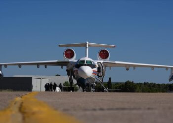 Yangın filosuna Rus Beriev Be-200 amfibi uçak katıldı
