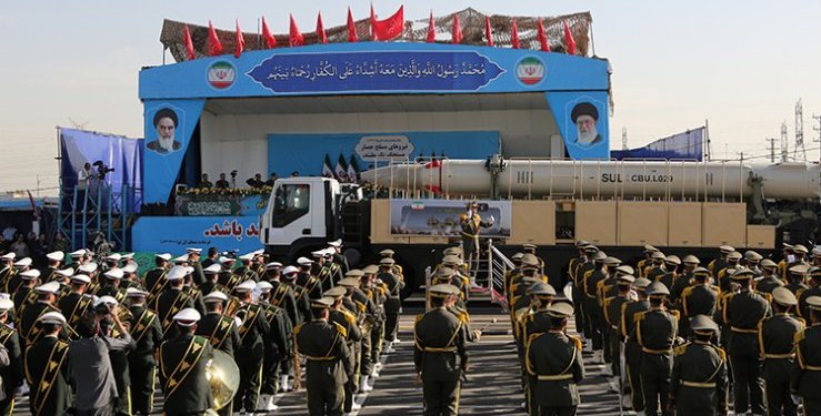 İran, yeni kamikaze İHA ve balistik füzesini ortaya çıkardı