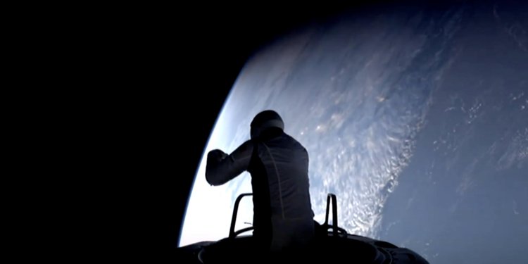 SpaceX, milyarderi uzayda yürüttü