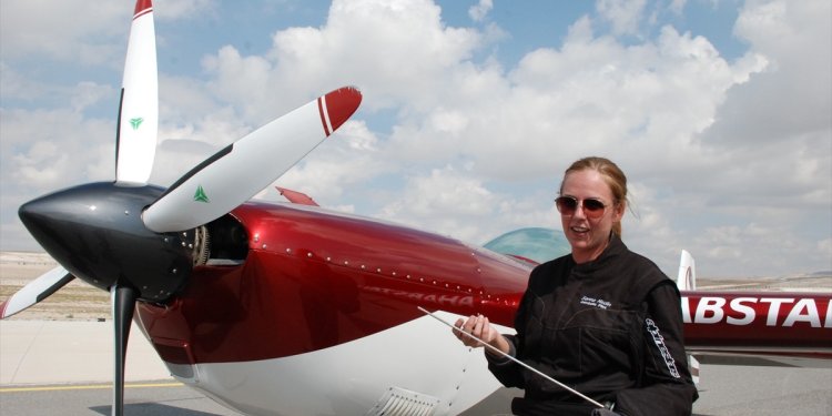 İsveçli akrobasi pilotu, Sivrihisar’daki gösteriye hazırlanıyor