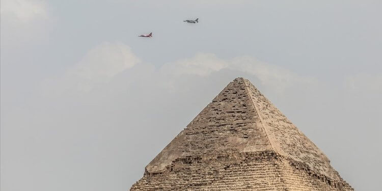 HÜRJET’ten piramitlere selam!