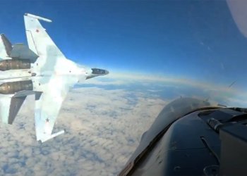 Rus jetinin tehlikeli manevrası ABD’li pilotu şaşırttı