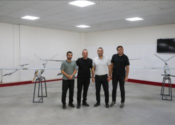 Vanlı mühendislerden 10 saat uçabilen İHA!