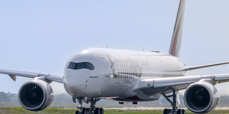 Emirates, ilk A350 uçağını teslim aldı