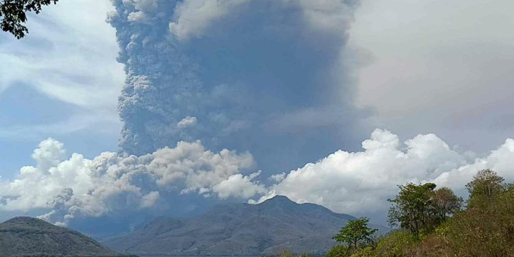 Bali uçuşlarına yanardağ engeli