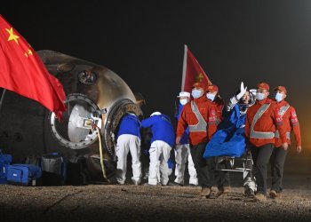 Çinli taykonotlar 6 aylık uzay görevinden döndü