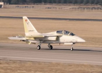 HÜRJET’ten gökyüzüne ikinci imza: Şehitlerin anısına yükseldi!