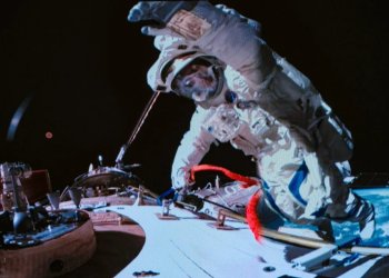 Çinli astronotlardan 9 saatlik yürüyüş rekoru