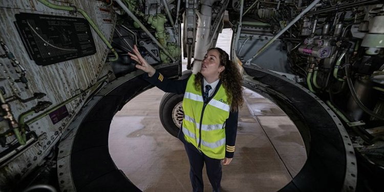 AJet pilotunun bir günü: Güne erken saatlerde başlıyor!