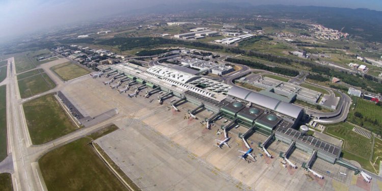 İzmir Adnan Menderes’te GES yatırımı başladı