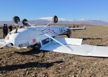 ER-AH eğitim uçağı sert iniş yaptı