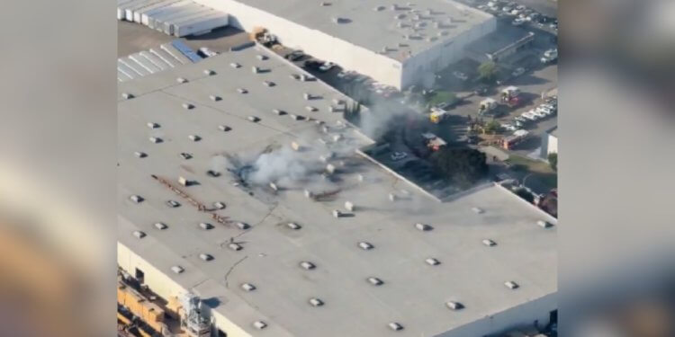 Küçük uçak mobilya fabrikasına düştü: 19 yaralı, 2 ölü