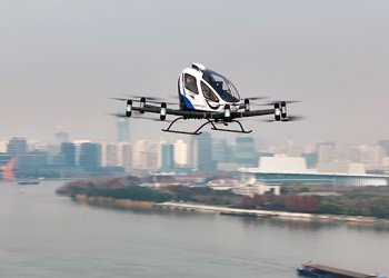 Çinli pilotsuz hava taksi Şanghay’da ilk uçuşunu yaptı