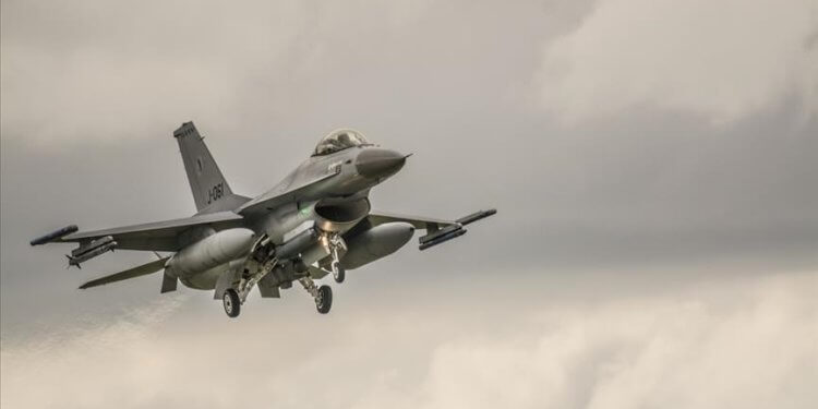 Hollanda’dan Ukraynaya F-16 eğitim desteği
