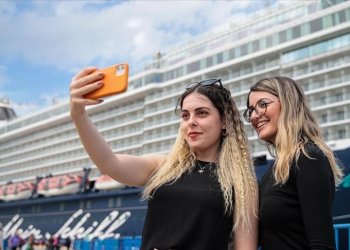 İngiliz ve Polonyalı turistler Antalya’yı sevdi