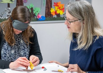 Emirates’ten görme engellilere 12 binden fazla göz bandı bağışı