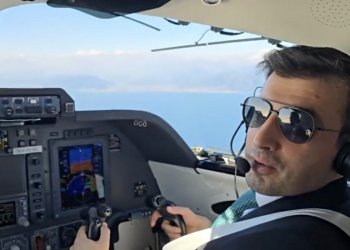 Selçuk Bayraktar Piaggio P180’in kokpitinde