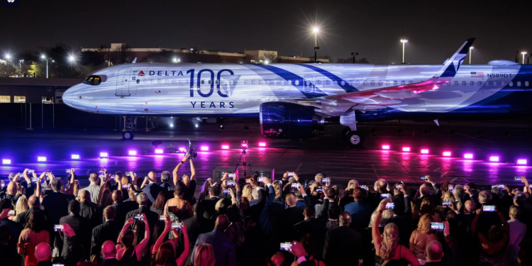 Delta Air Lines 100. yılını kutluyor