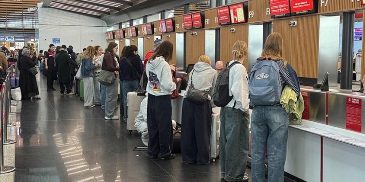 İstanbul’daki havalimanlarında bayram tatili yoğunluğu başladı
