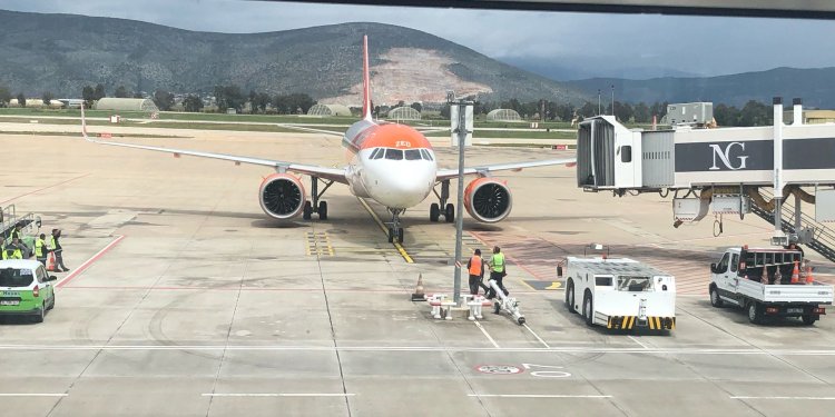 Milas-Bodrum, sezonun ilk dış hat uçağını karşıladı