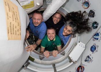 Uzayda 9 aydır mahsur kalan astronotlar dünyaya dönüyor