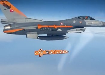 SOM-J ilk kez su üstü hedefe yöneldi!