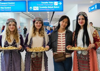 Yenilenen Antalya Havalimanı ilk yolcularını karşıladı