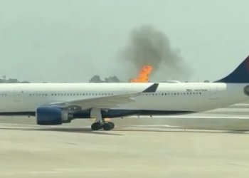 Kalkışa hazırlanan Airbus yolcu uçağı alev aldı