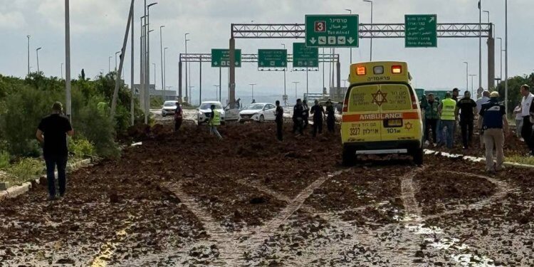 İsrail’deki havalimanına füze düştü: Havayolları uçuşları durdurdu