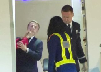 Macron’a uçakta eşinden tokat!