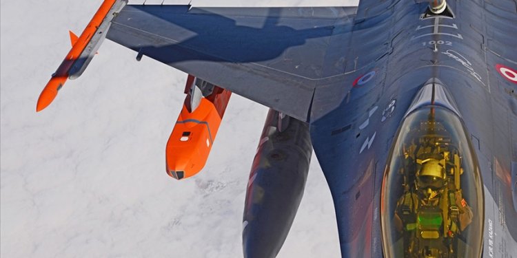 SOM füzesi yerli motorla testte tam isabet yaptı