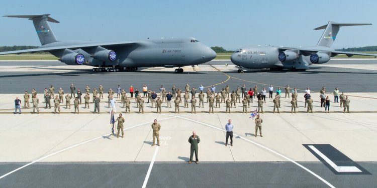 Dünyanın en büyük askeri kargo uçağı İran’a yaklaştı