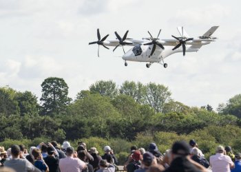 Hava taksi VX4, iki havalimanı arasında tarihi uçuş yaptı