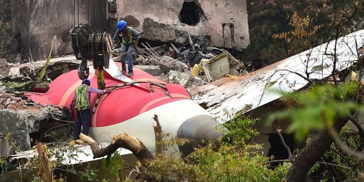 Air India uçağı nasıl düştü? İşte o anların akışı