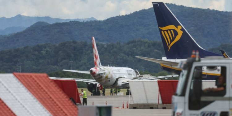 Uçağın motoruna kapılan kişi öldü