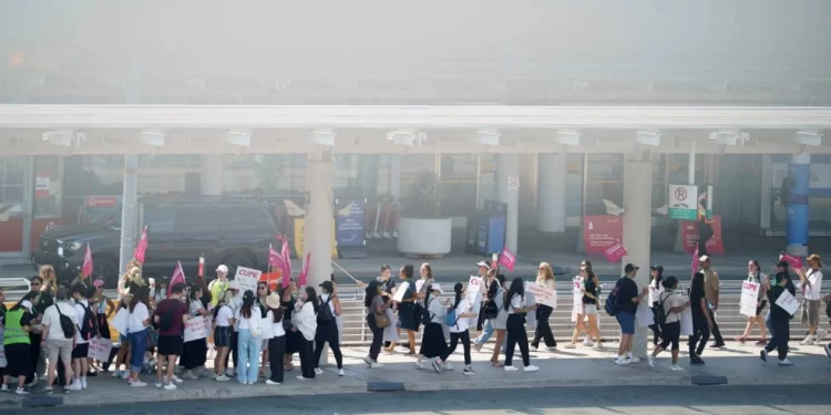 Kabin ekibi sendikası ve Air Canada ilk görüşmelerini gerçekleştirdi