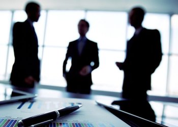 İş yerinde psikolojik güvenlik ve güvenilirlik: Sessiz kalmak mı, ses vermek mi?