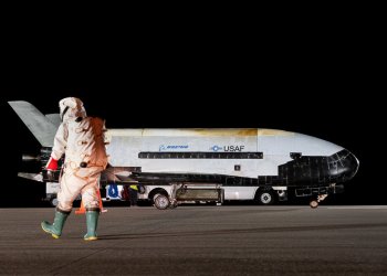 Boeing’in gizemli uzay uçağı X-37B, 8. görevinde
